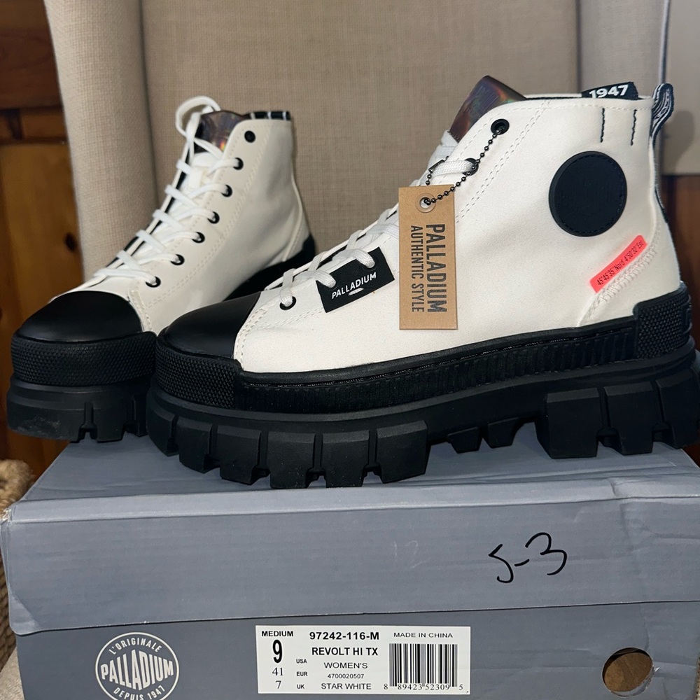 PALLADIUM REVOLT HI TX BOOTS